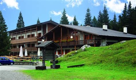 RIFUGIO ESCURSIONISTICO TITA PIAZ (Ampezzo) - Lodge Reviews, Photos ...