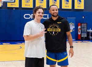 Benson Boone shoots hoops with Steph Curry, gets a Warriors jumpsuit
