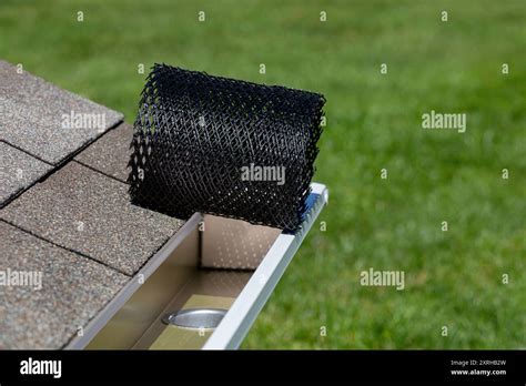 Rezultat imagine pentru Installing Privacy Screen