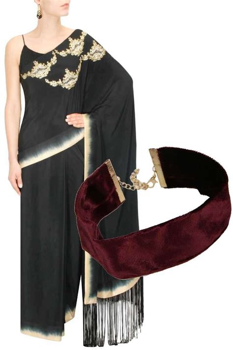 Pair your choker with a sari like Karisma | Femina.in