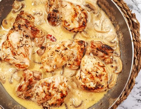 Keto one Skillet Chicken Thighs with Mushroom Sauce | Recipe | Keto ...