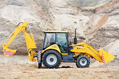 What is a Backhoe and How to Use Backhoe Attachments?