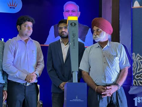 Anurag Mhamal relays the Chess Olympiad Torch from Panaji to Bhopal ...
