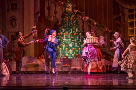 The Joffrey Ballet's 'Nutcracker' Photo by Cheryl Mann Productions ...