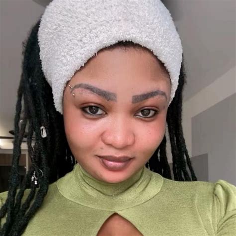 Ms NIXIE - English teacher - ₹832/h