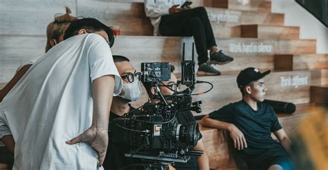 People Behind Photo 的图像结果