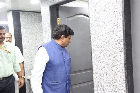 Mumbai: Central Railway GM Ram Karan Yadav Inspects Passenger Amenities ...