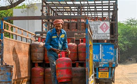 LPG गैस सिलेंडर की किल्लत पर सुपरएक्टिव हुई सरकार, 6 बड़े कदमों का कर ...