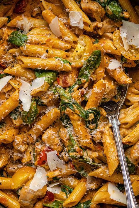 Tuscan Chicken Pasta (Creamy One-Pot Dinner in 30 Minutes ...
