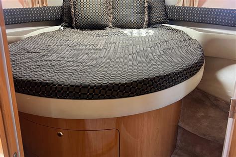 2000 Regal Commodore 4160 Powerboat for sale | Cruising Yachts