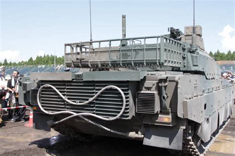 2010年総合火力演習で一般公開された…：陸上自衛隊「10式」戦車 写真特集：時事ドットコム