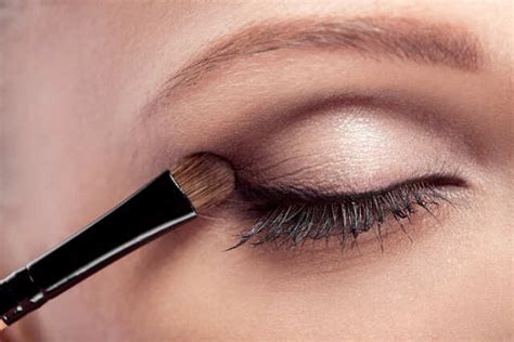 How To Apply Eyeshadow For The Best Eye Makeup | Femina.in