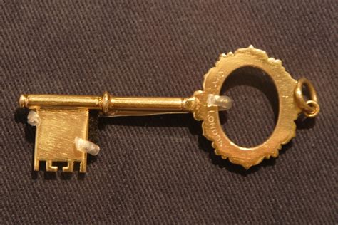 File:Key to the City of London, Charles Lindbergh.JPG - Wikimedia Commons