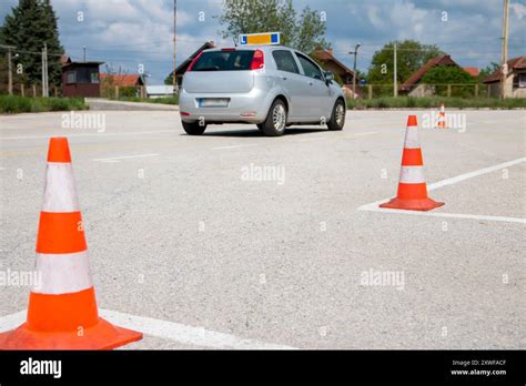 Parallel Parking with Cones Tutorial 的图像结果