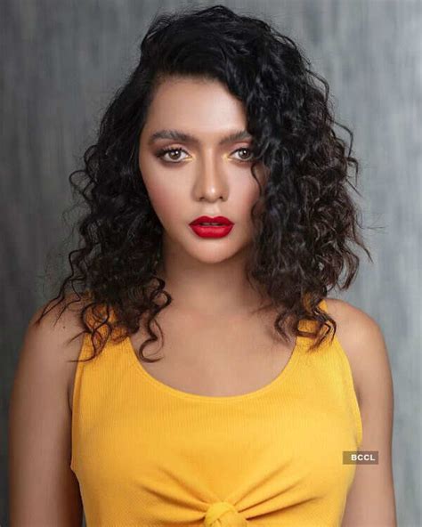 Ruhi Singh: Who runs the world? Curls!