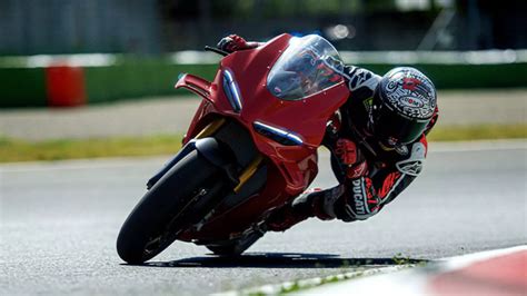 2025 Ducati Panigale V4 Is The 7th-Generation Superbike With 213 HP ...
