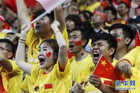 9 月 1 日 中国 队 球迷 为 球队 加油 当日 在 首尔 世界 杯 体育 场 进行 的 2018