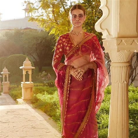 Look Hot in a Red Saree With Golden Border This Wedding Season