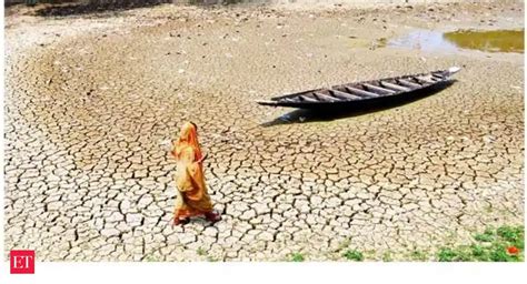Election officials in Budgam, Kashmir - April 29, 2014 | The Economic Times