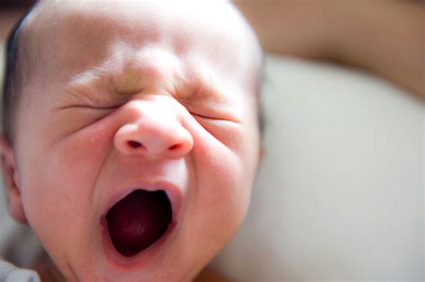 Common Sleep Problems with Newborn Babies - Pampers India