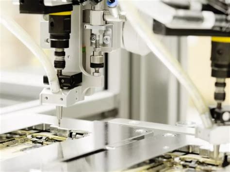 Love Your Phone's Design? All Thanks To This Amazing Robot Silently ...