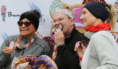 Runners enjoy dough-licious fun at Detroit-Shoreway 5K (photos ...