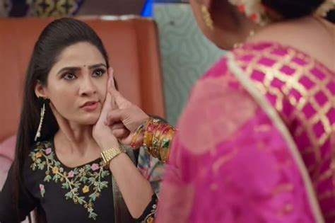 Charmy Kaur: చార్మీ కౌర్ తడిసిన అర్థనగ్న అందాలతో పిచ్చెక్కిపోవాల్సిందే ...