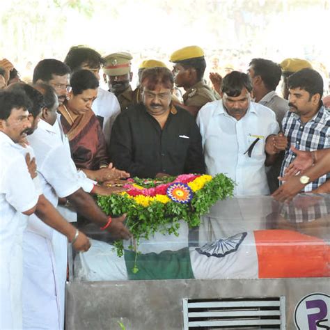 Vijayakanth pays his last respects