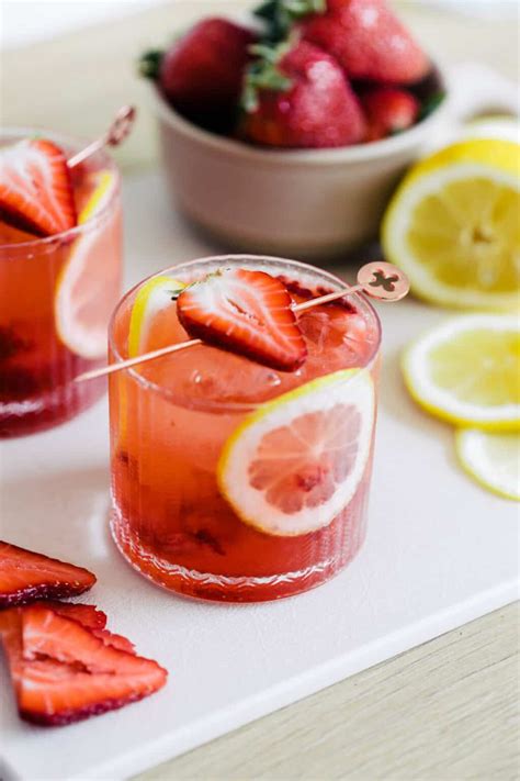 Strawberry Lemonade Vodka Cocktail - Emily Laurae