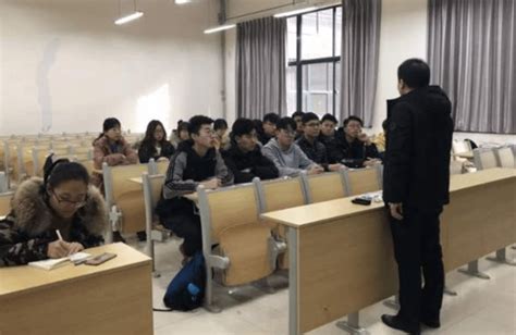 孩子上大学以后，家长有必要和辅导员联系吗？大学该管也得管_同学