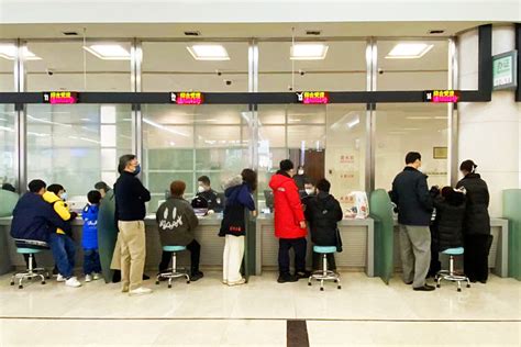 上海出入境窗口全量开放 建议申请人提前预约错峰办理_办证_证件_等候时间