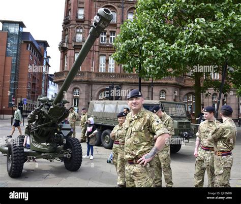 Manchester, UK, 25th June, 2022. Soldiers pose with an Ll18, 105 mm ...