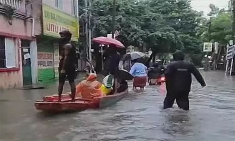 Chennai rains: Fire personnel rescues trapped residents in boats amid ...