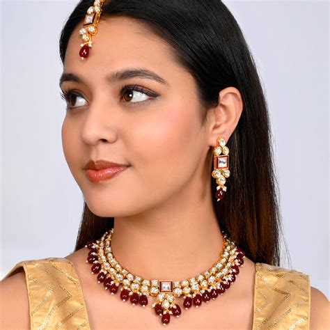 Kundan Elegance Square Cut Kundan Beaded Maang Tika Set – VOYLLA