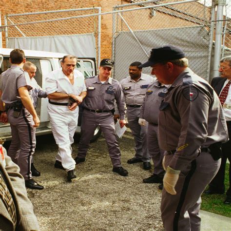 Serial Killer Kenneth McDuff Taken From Prison Van To Texas Death ...