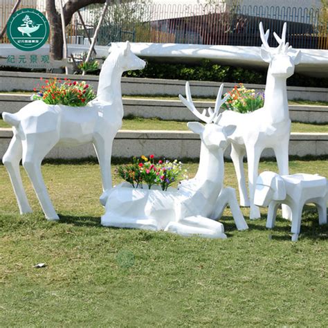 玻璃钢抽象长颈鹿动物雕塑-方圳雕塑厂