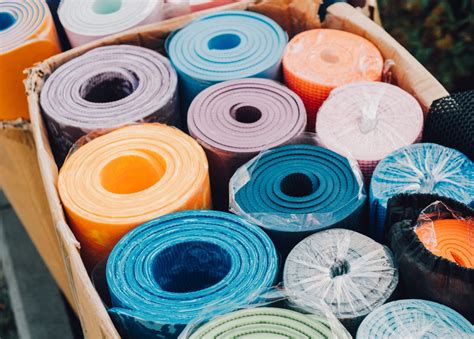 How To Shop For The Right Yoga Mat - Women Fitness