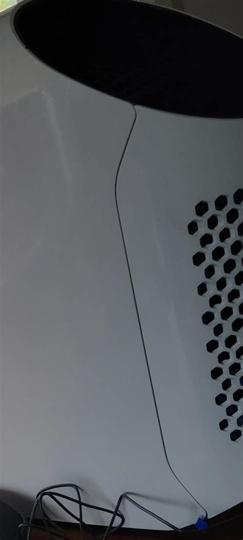 Alienware R15 Back Cover 的图像结果