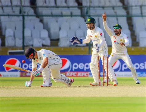 PAK vs NZ | Twitter lauds Sarfaraz Ahmed for reminding Pakistan what ...