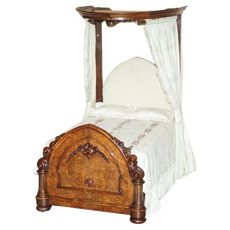 Victorian Style Canopy Beds