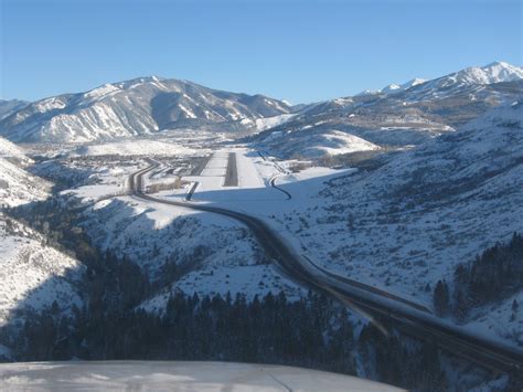 What Airlines Fly Into Aspen Airport at Tia Thomas blog
