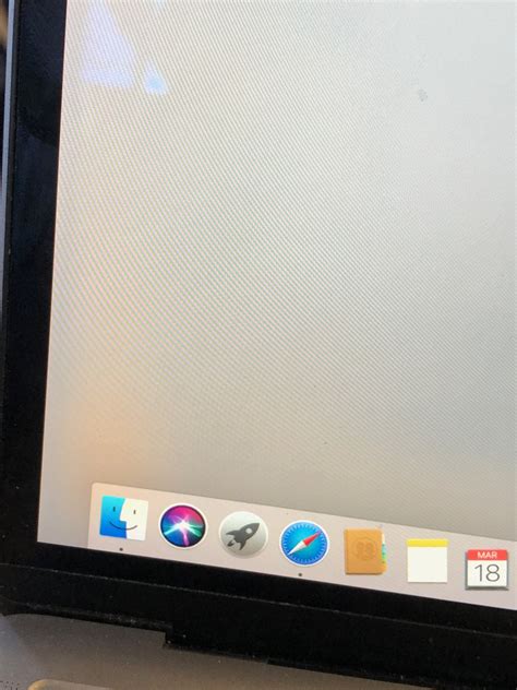 Yellow patch on MacBook Pro 2018 screen | MacRumors Forums