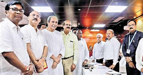 Naveen drops 'equi-distance' policy ahead of RS fight