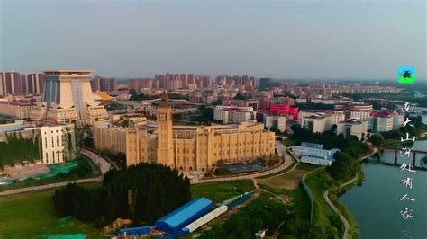 航拍郑州有名的贵族学校西亚斯！_腾讯视频