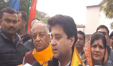 टेकनपुर के रोजगार मेले में 330 अभ्यर्थियों को नियुक्ति पत्र वितरित किए ...