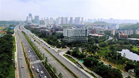 “山水之中”崛起“绿色钢城” ——钢城区聚力城市建设，在提升形象品质上攻坚突破 - 莱芜区 钢城区专版 - 舜网新闻