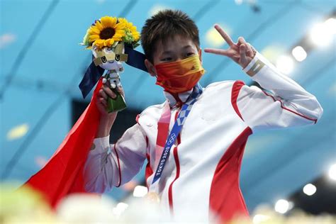 14岁跳水冠军全红婵，动作惊艳世界，她的背后故事曝光让人心疼_东方体育