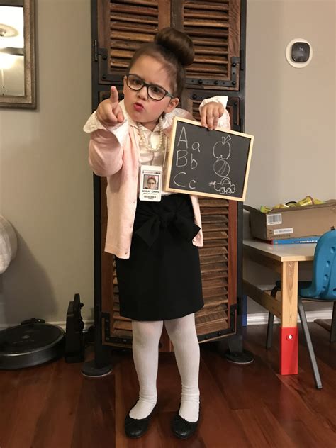 Aluna Maria Valentina - PROFESSORA | Teacher costumes, Career day ...