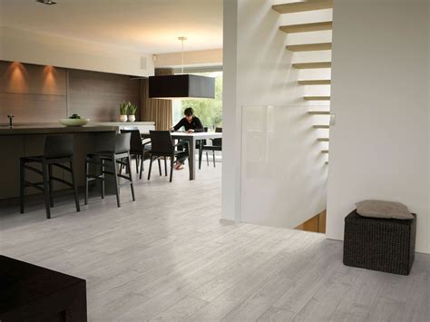 Modern Laminate Floor Design with Contemporary Interiors Decoration ...
