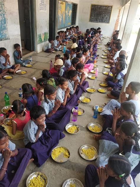 Annapoorna Breakfast Program launched in 15 schools of Rajanna Sircilla ...